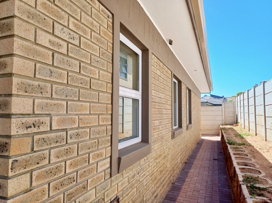 3 Bedroom Property for Sale in Reebok Western Cape